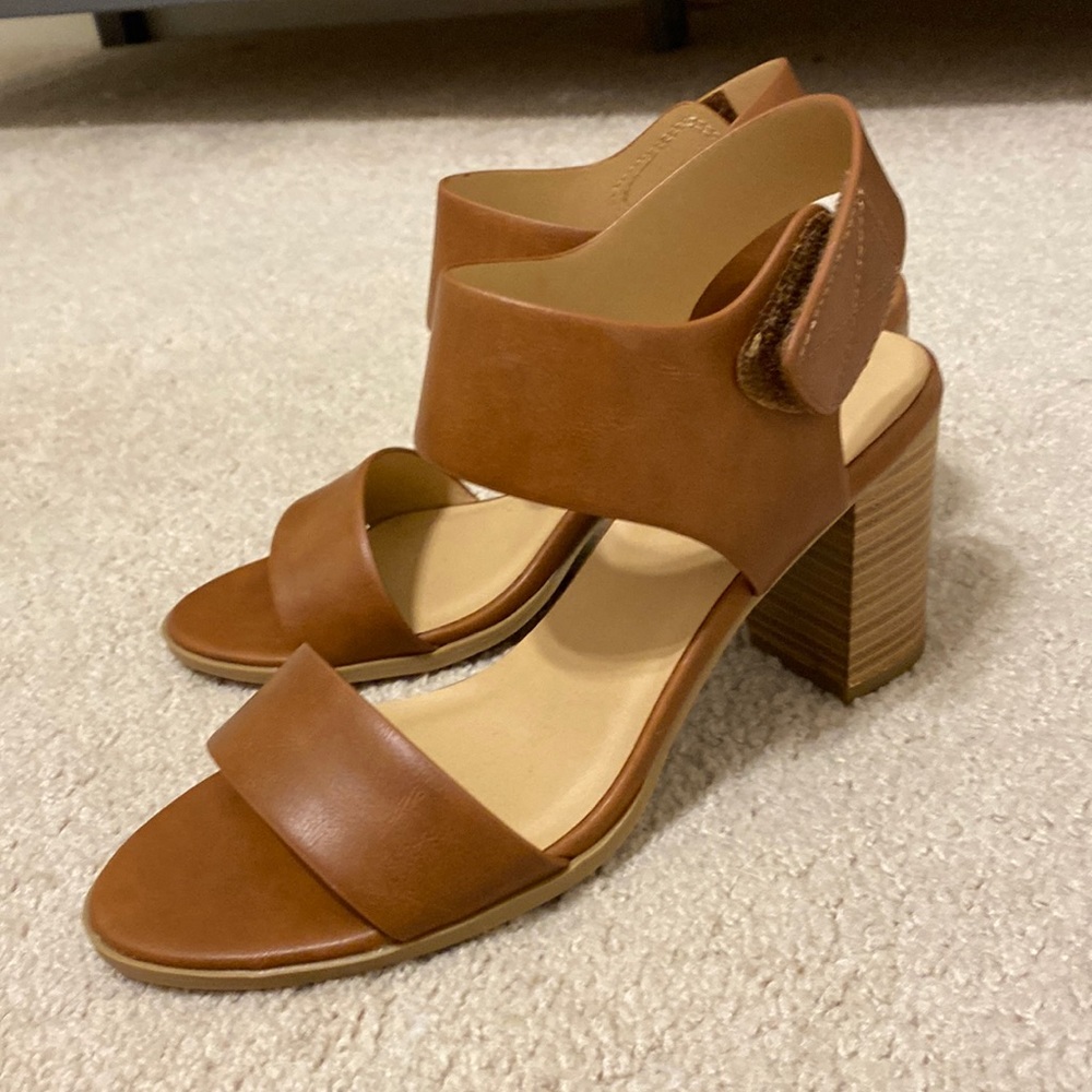 NIB Soda Camel Brown 3” Heeled Sandals